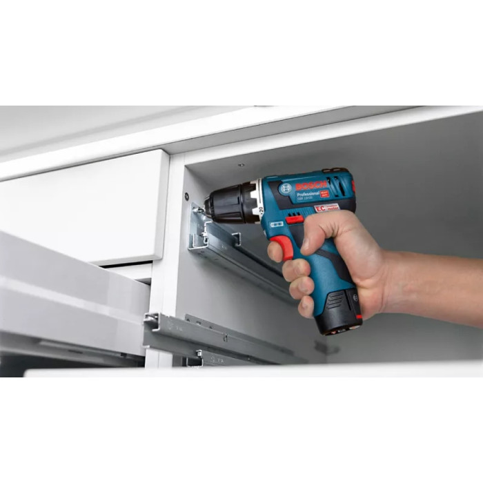 Набір акумулятора та зарядного пристрою Bosch GBA, 1х18В 2А·год, 1х18В 4А·год, ЗП GAL 12V-40 (1600A01NC9)