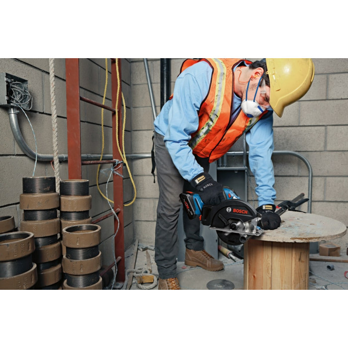 Пиа дискова Bosch GKM 18V-50 акумуляторна, 18 В, 136 мм, 4250 об/хв, 2.2 кг, без АКБ та ЗП (06016B8000)