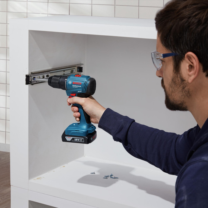 Шурупокрут-дриль акумуляторний Bosch GSR 185-LI 18В 2х2.0А·год 50Нм 500·1900об·хв 0.9кг (06019K3000)