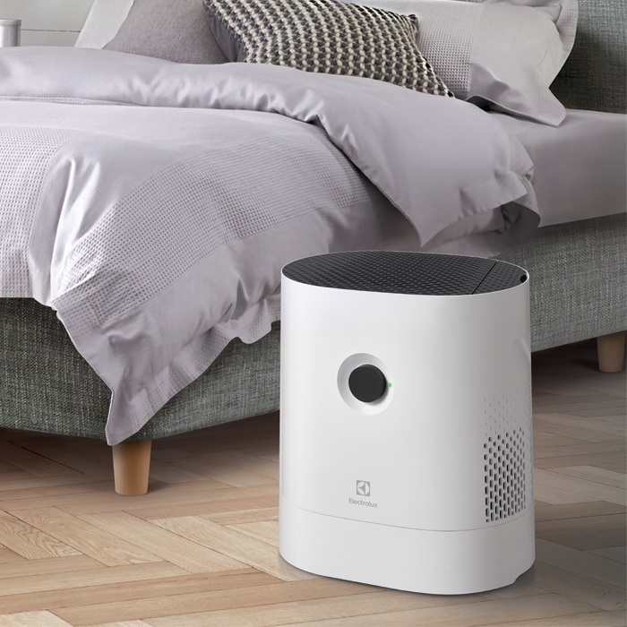 Electrolux Зволожувач повітря традиційне зволоження, 50м2, 6л, 500мл/г, мех. кер-ння, аромаконтейнер, фільтр, біло-чорний (EHW-600)