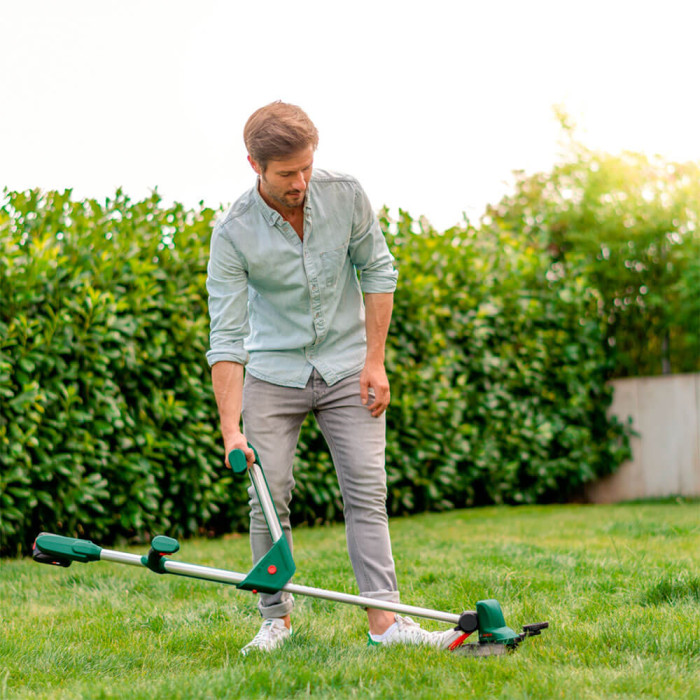 Тример садовий акумуляторний Bosch UniversalGrassCut 18V-26 26см 2.3кг (без АКБ та ЗП) (06008C1D04)