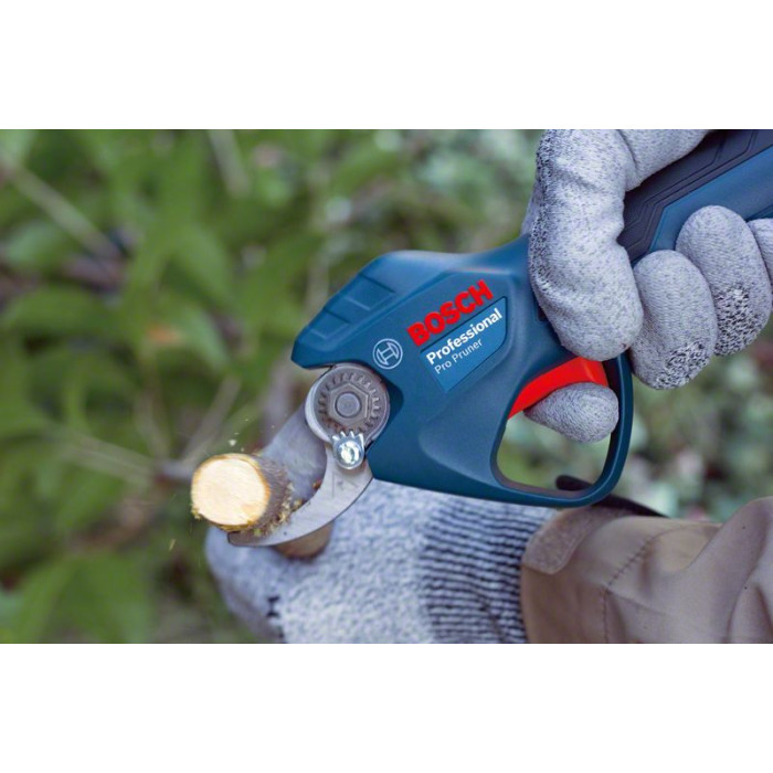 Bosch Секатор Pro Pruner акумуляторний, 12В, 3.0 Ач, до 25мм, 1кг, сет. 2 ак. (06019K1021)