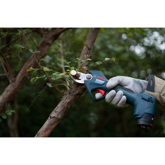 Bosch Секатор Pro Pruner акумуляторний, 12В, 3.0 Ач, до 25мм, 1кг, сет. 2 ак. (06019K1021)