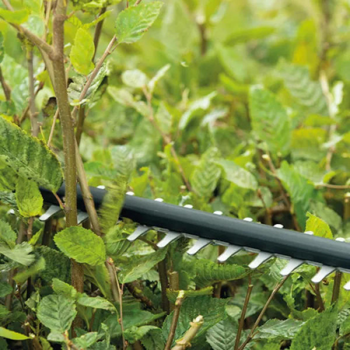 Кущоріз акумуляторний Bosch UniversalHedgeCut 18V-5018В АКБ 1х2.5А·год 50мм крок різу 20мм ЗП AL1830CV 2.6кг (0600849K01)