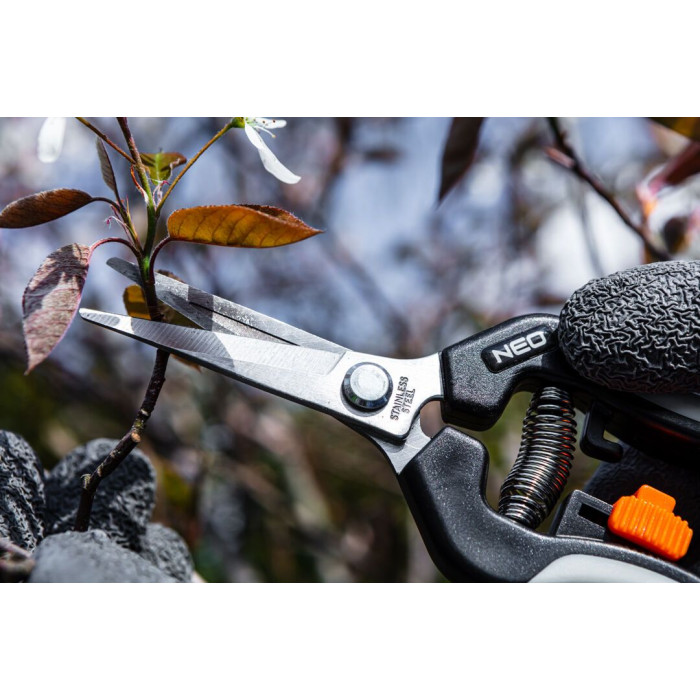 Neo Tools Секатор площинний, d різу 18мм, 200мм, 120г (15-207)