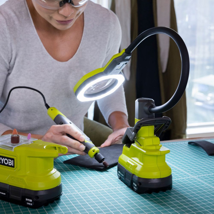 Ryobi Ліхтар RML18-0, 18В ONE+, 500лм, 2 режими,гнучка штанга, збільшувальналінза 86мм (без АКБ та ЗП) (5133005669)